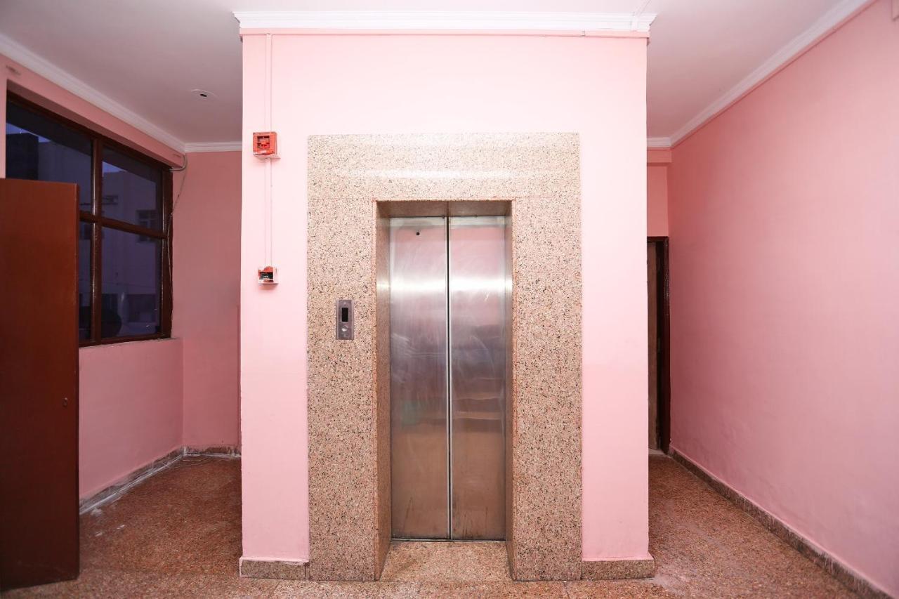 Hotel Oyo Flagship 14774 Sector 14 Gurgaon Exterior foto